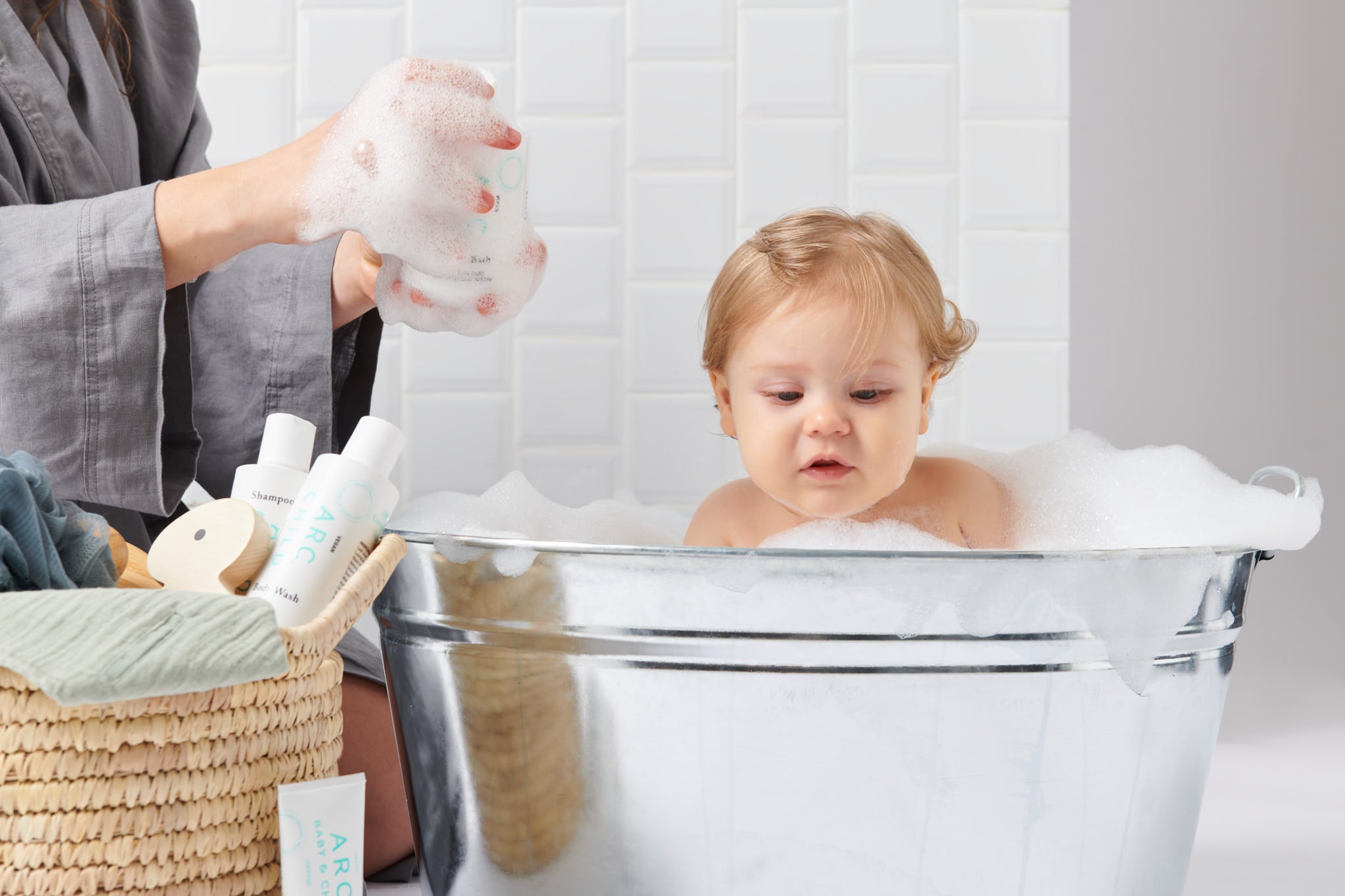 Ta hand om ditt barns hår och hårbotten - när du ska börja tvätta ditt barns hår för första gången